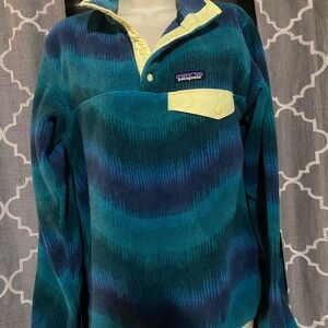 Patagonia Blue-Green waves Pullover Fleece with Yellow Trim size small!